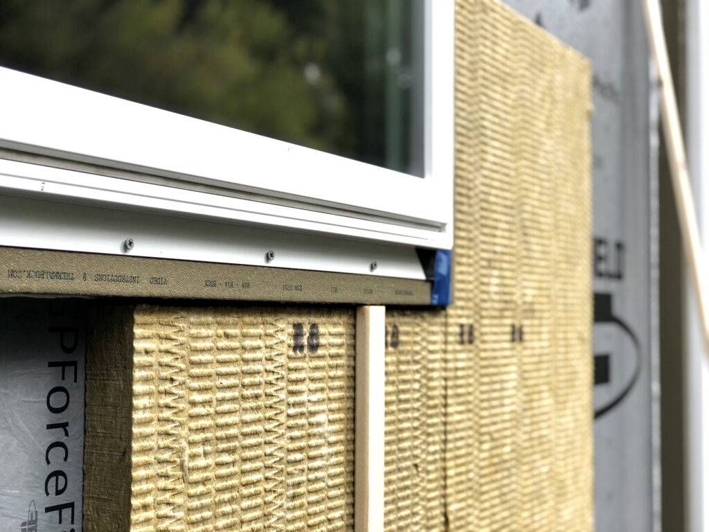 HighPerformance Insulating Window Buck ThermalBuck